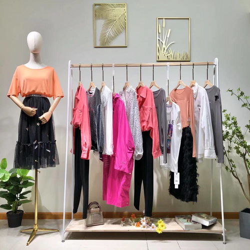 服裝陳列的基本知識及其在日用百貨中的應用